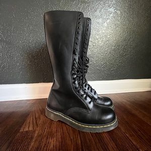 Dr.Martens Women’s 20-eye Black Boots US 9
